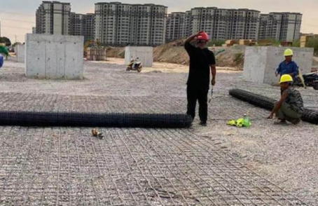 乌鲁木齐土工格栅铺设前地基要怎么处理?